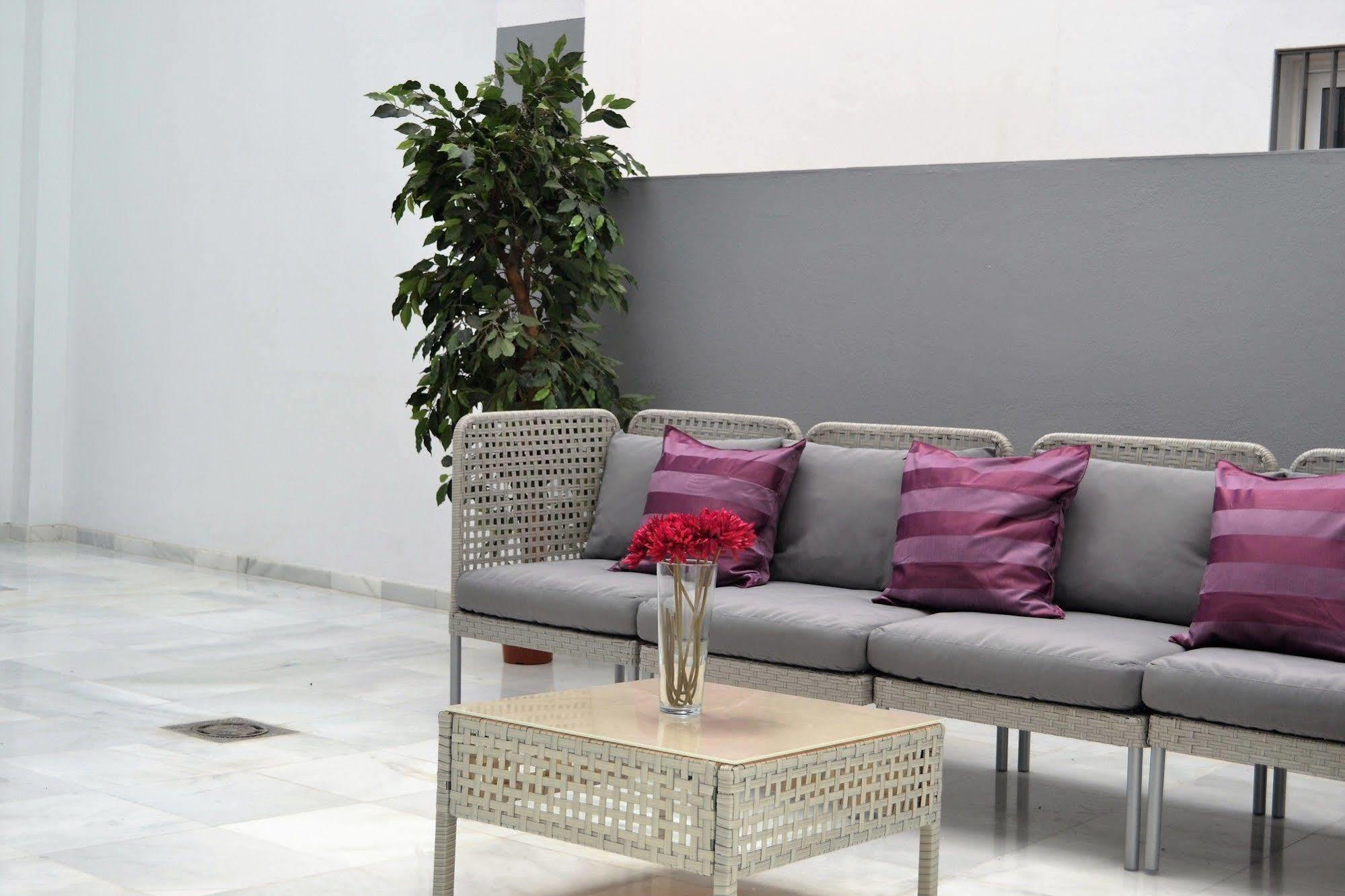 Plaza De La Encarnacion Apartments Seville Exterior photo